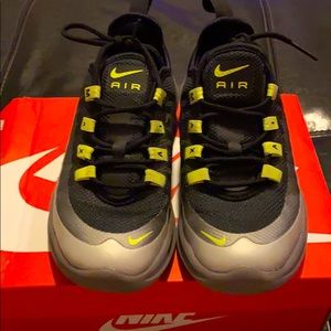 Nike Air Max Axis